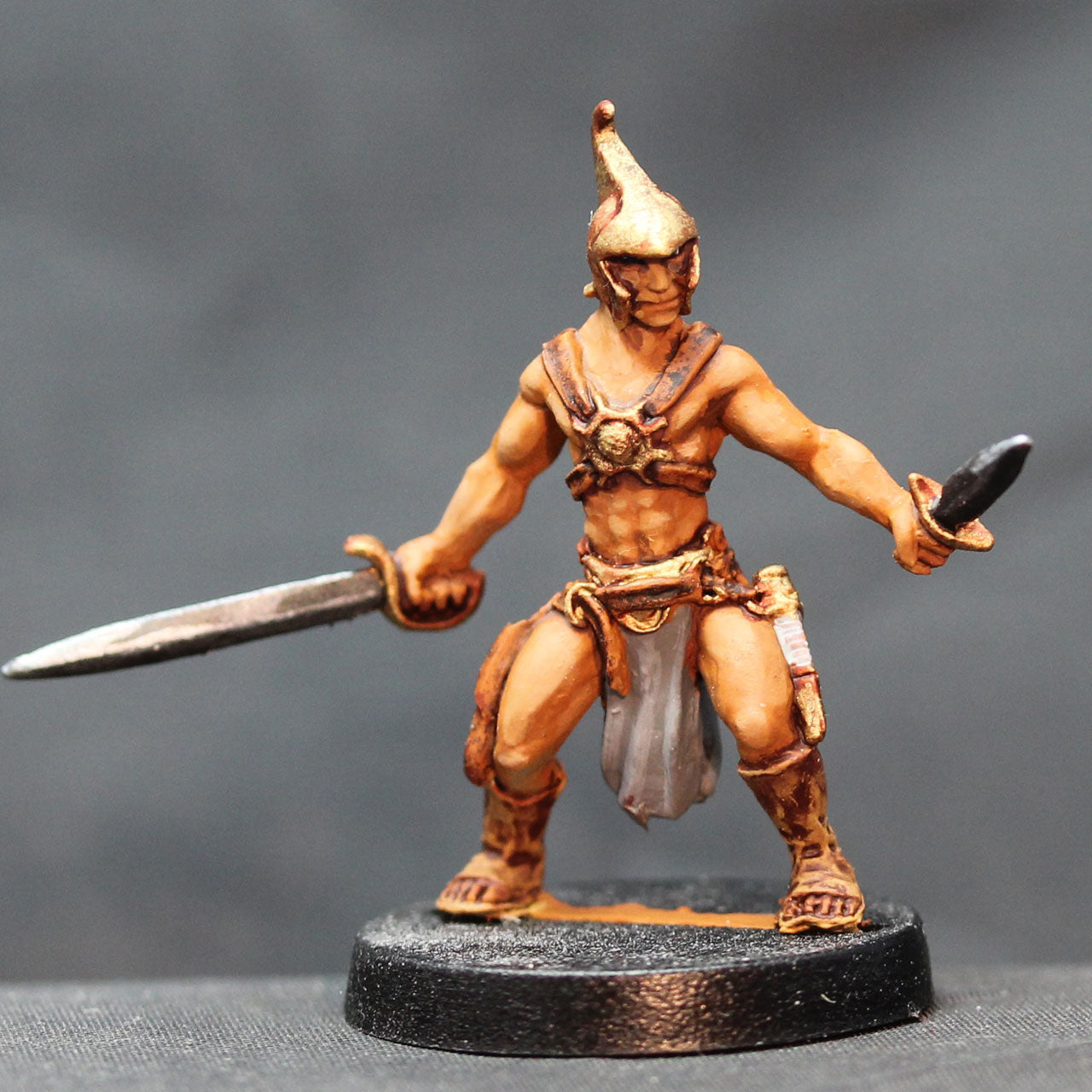 Dead Earth Red Man ready with sword and dagger 5