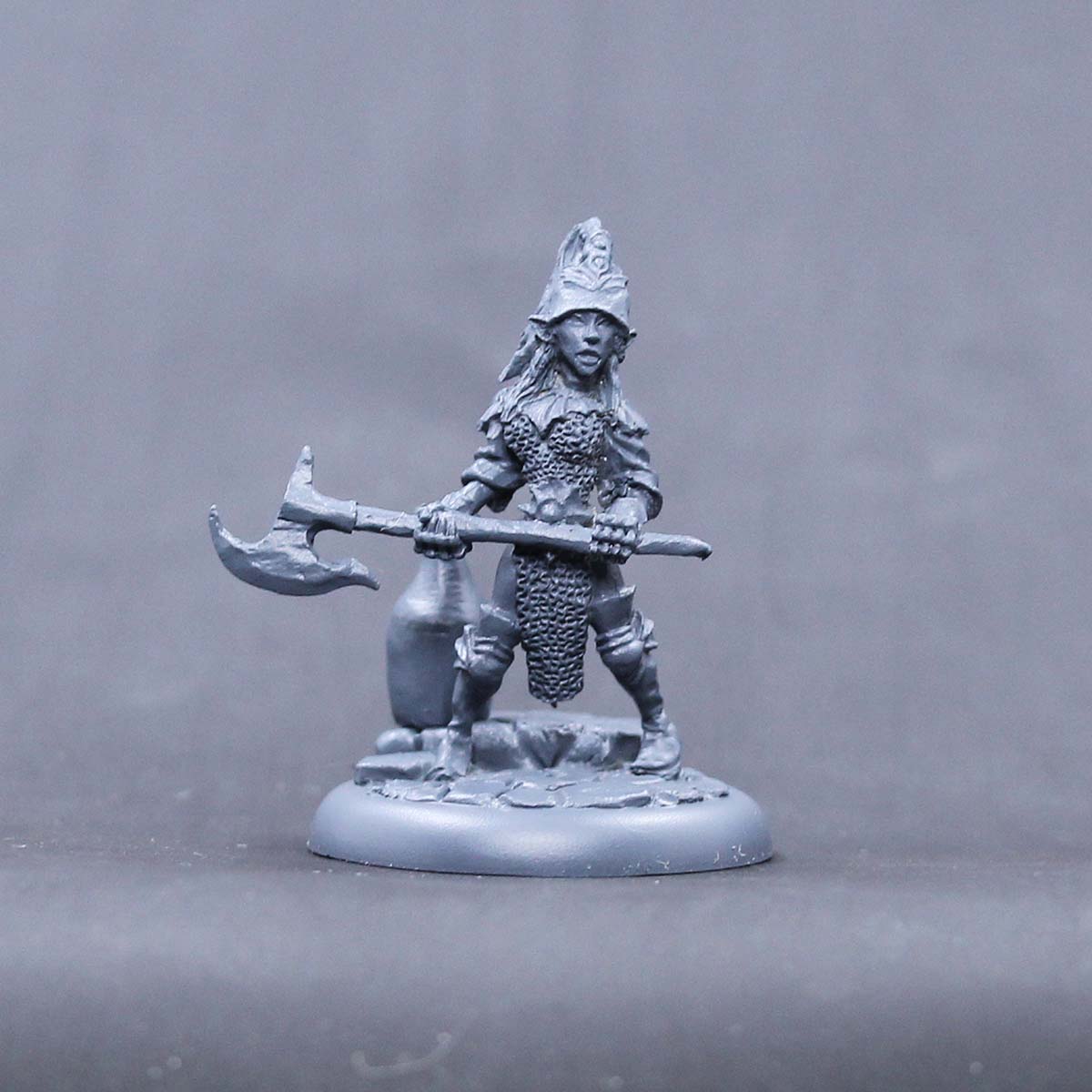 Jenni, female elf knight